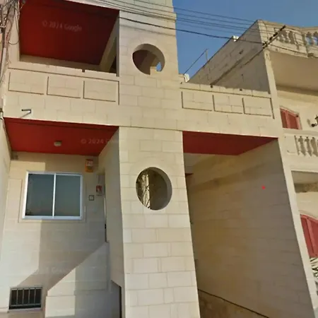 Δωμάτια σε οικογενειακή κατοικία Luqa Rooms *